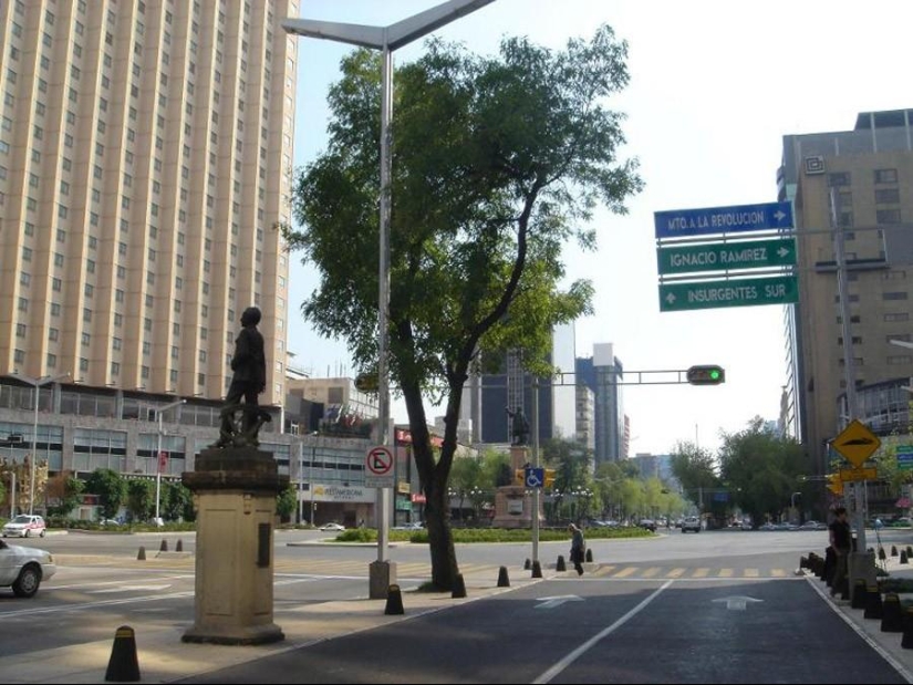Nevsky, Broadway and 8 more wonderful streets of the world Nevsky, Broadway and 8 more wonderful streets of the world