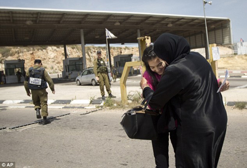 Niña palestina de 12 años liberada de una prisión israelí Niña palestina de 12 años liberada de una prisión israelí