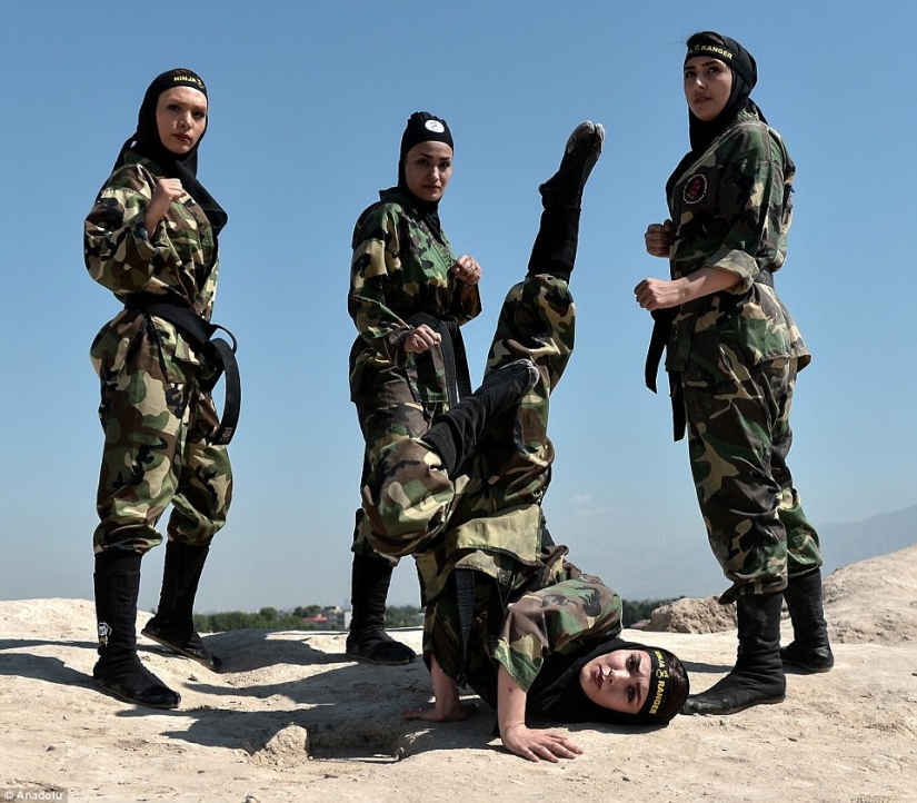 Ninja en hiyab: cómo las mujeres iraníes aprenden artes marciales en el desierto