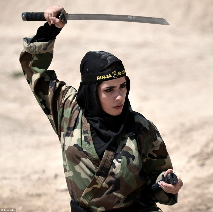 Ninja en hiyab: cómo las mujeres iraníes aprenden artes marciales en el desierto