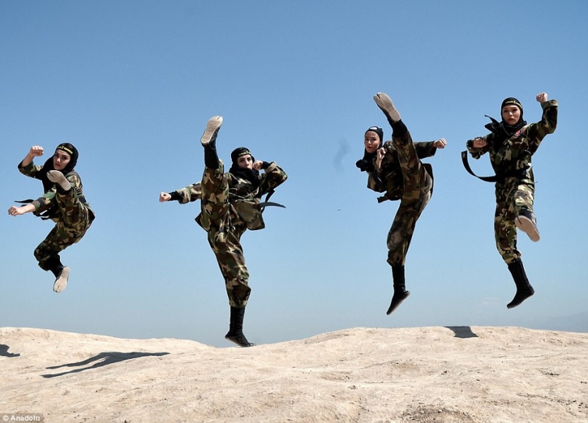 Ninja en hiyab: cómo las mujeres iraníes aprenden artes marciales en el desierto