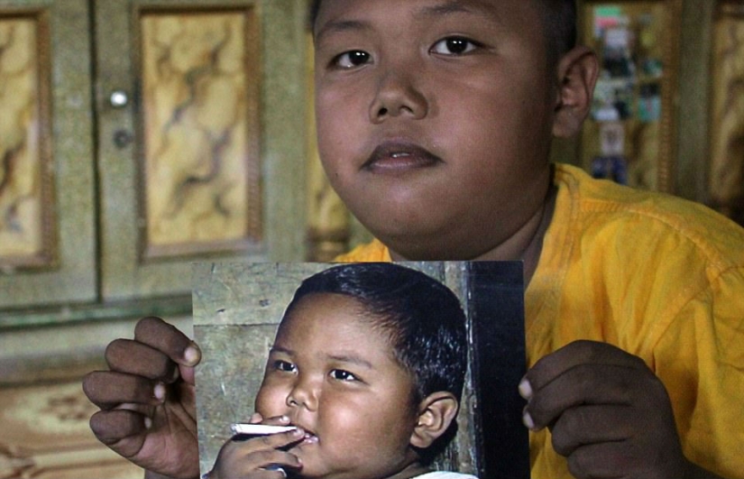 Niño de dos años de Indonesia dejó de fumar