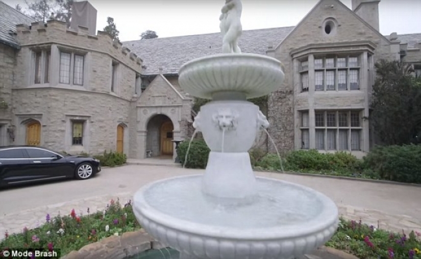 No se puede prohibir vivir ricamente: así luce la mansión del dueño de Playboy valorada en $200 millones No se puede prohibir vivir ricamente: así luce la mansión del dueño de Playboy valorada en $200 millones
