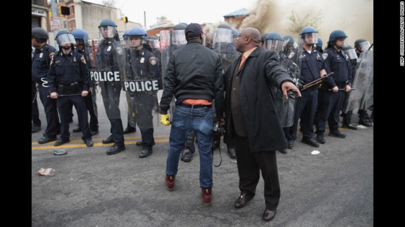 Nonviolent Resistance: A photo from Baton Rouge that the whole internet is talking about now