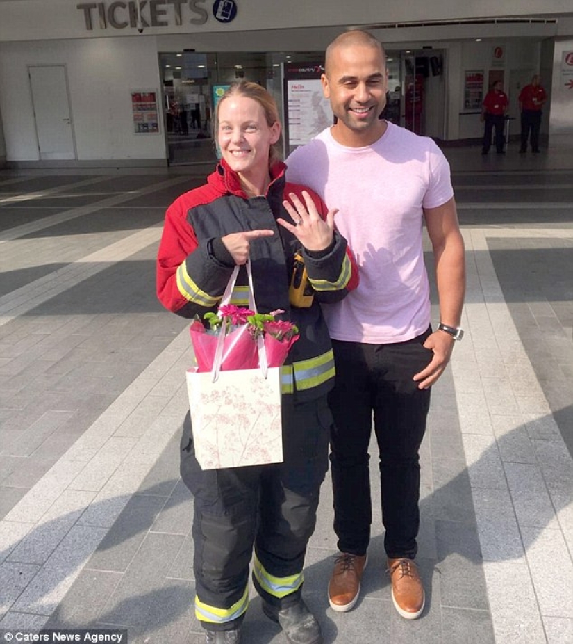 Normally burned out: the guy called rescuers to propose to a firefighter girl