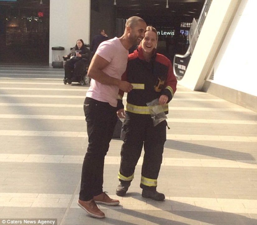 Normally burned out: the guy called rescuers to propose to a firefighter girl