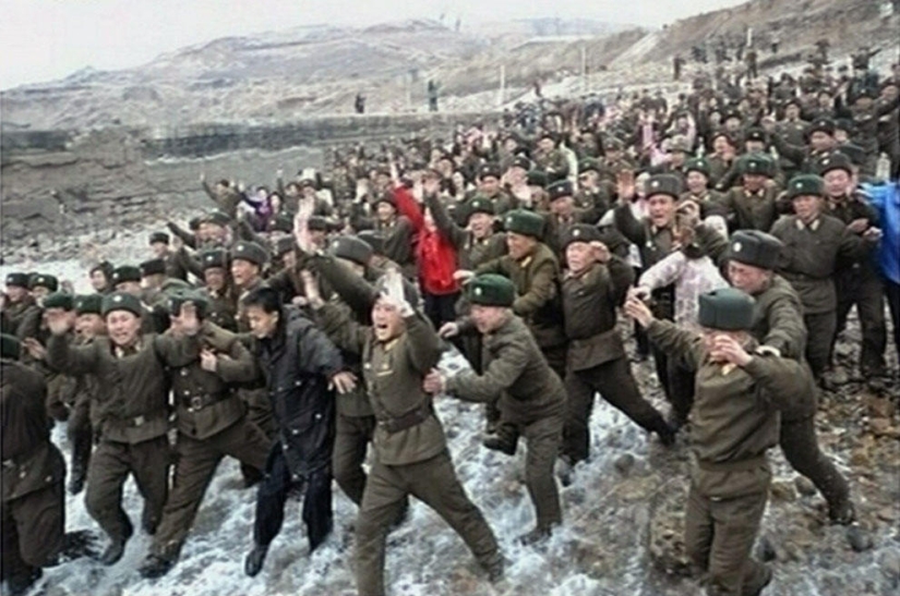 North Korea put missiles on alert and aims at the US