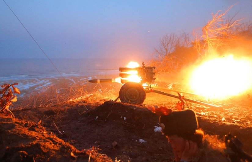 North Korea put missiles on alert and aims at the US