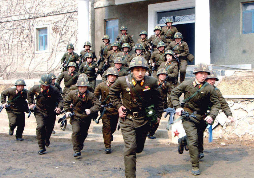 North Korea put missiles on alert and aims at the US