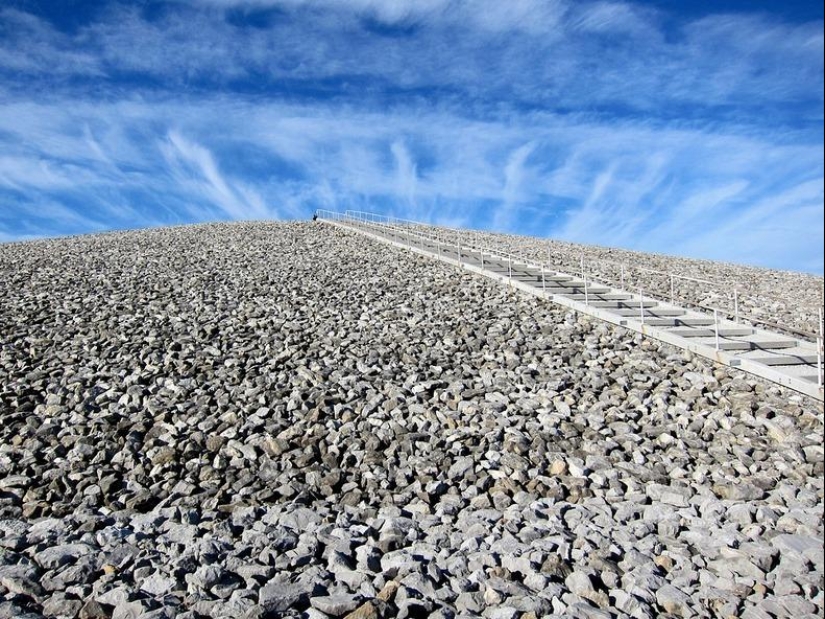 Nuclear waste dump has become a tourist attraction Nuclear waste dump has become a tourist attraction