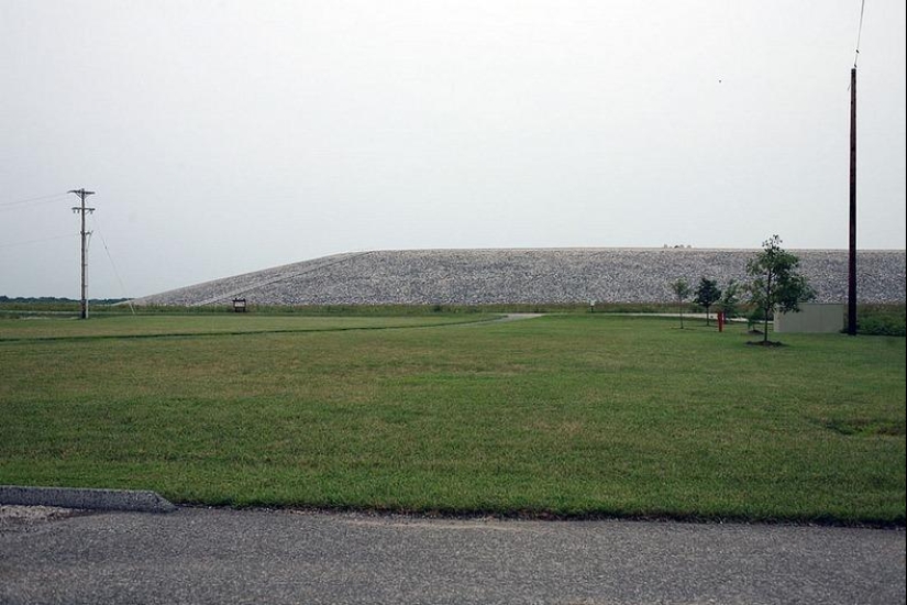 Nuclear waste dump has become a tourist attraction Nuclear waste dump has become a tourist attraction