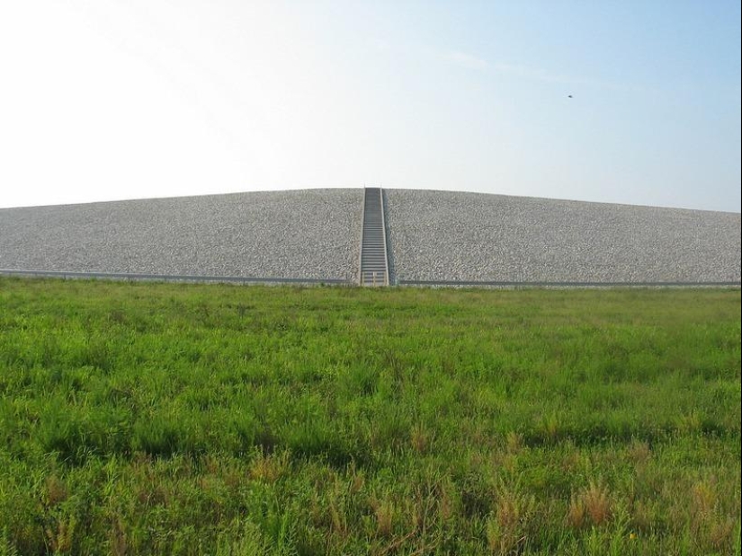 Nuclear waste dump has become a tourist attraction Nuclear waste dump has become a tourist attraction