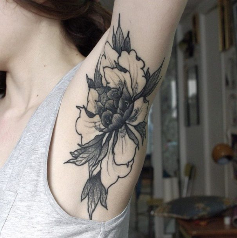 Nueva tendencia loca: tatuajes en las axilas