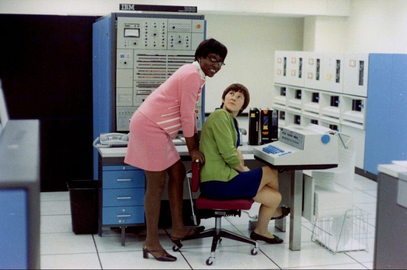 Office workers 50 years ago Office workers 50 years ago