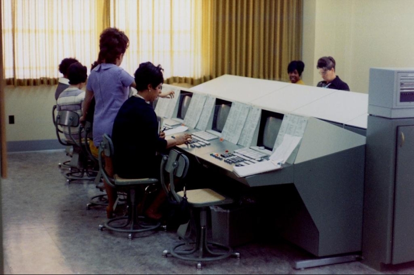 Office workers 50 years ago Office workers 50 years ago