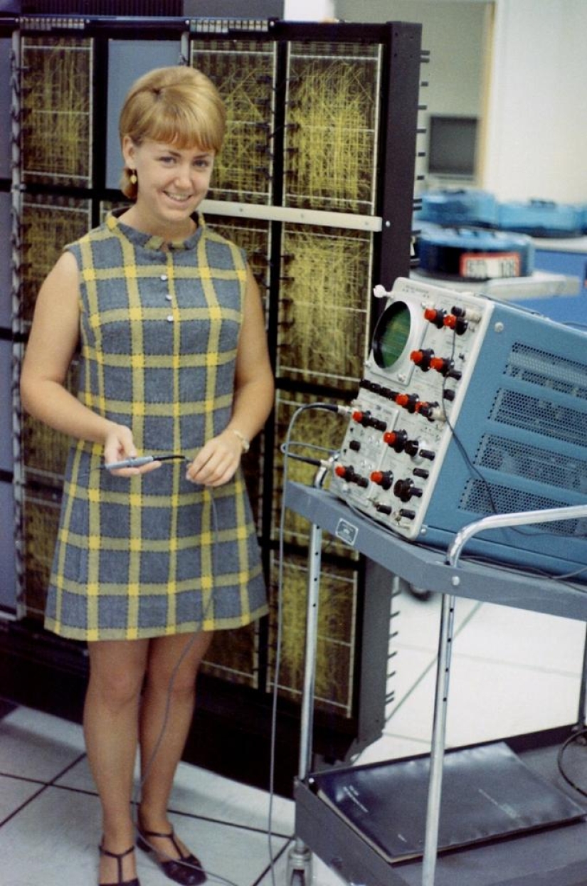 Office workers 50 years ago Office workers 50 years ago