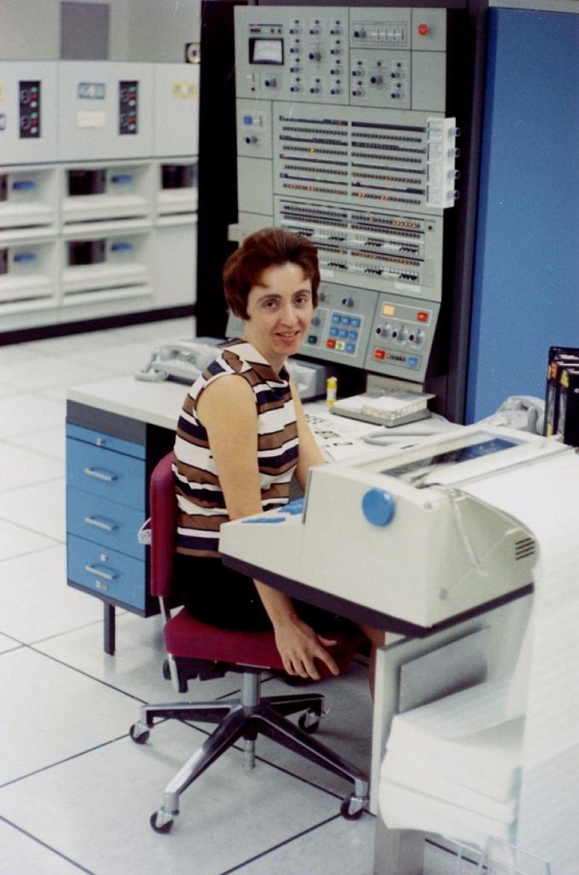 Office workers 50 years ago Office workers 50 years ago