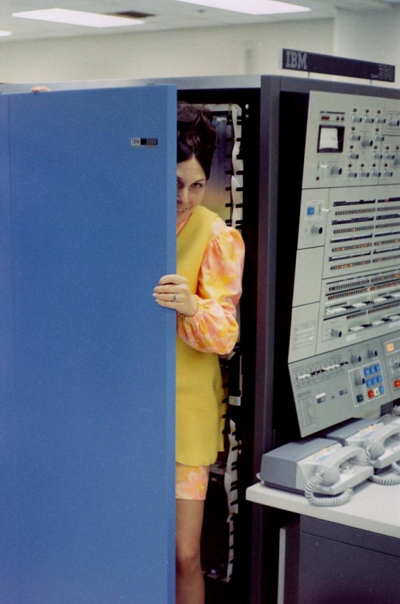 Office workers 50 years ago Office workers 50 years ago