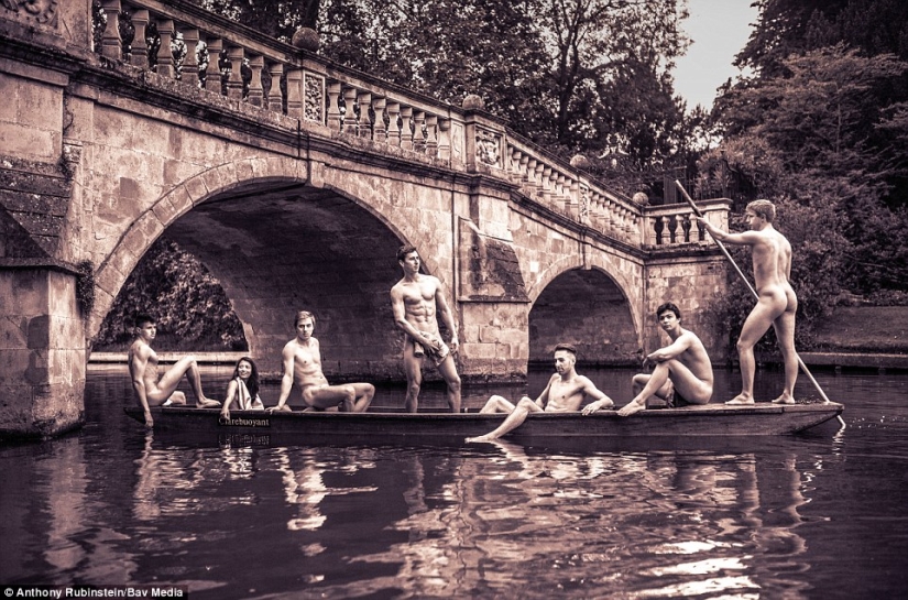 Oh deporte, eres sexo: Estudiantes de equipos deportivos de Cambridge se desnudaron para caridad Oh deporte, eres sexo: Estudiantes de equipos deportivos de Cambridge se desnudaron para caridad