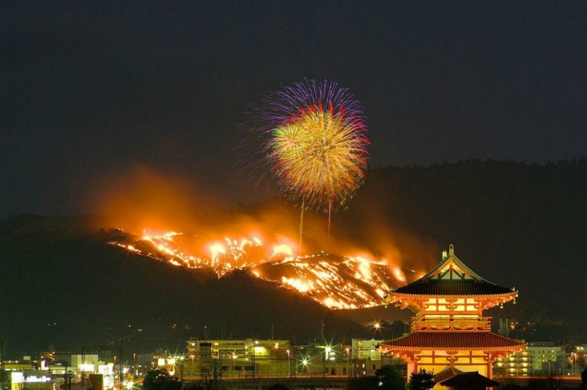 Oh, these oriental oddities: why do the Japanese set fire to the mountain every year Oh, these oriental oddities: why do the Japanese set fire to the mountain every year
