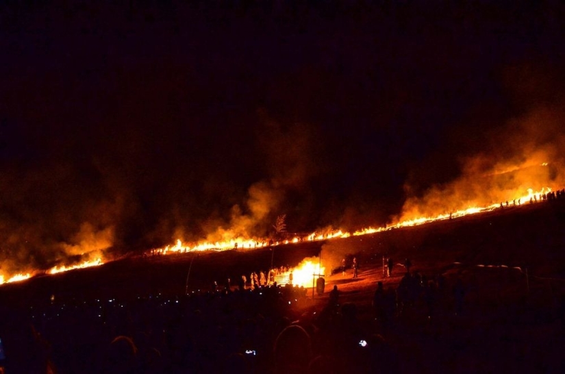 Oh, these oriental oddities: why do the Japanese set fire to the mountain every year Oh, these oriental oddities: why do the Japanese set fire to the mountain every year