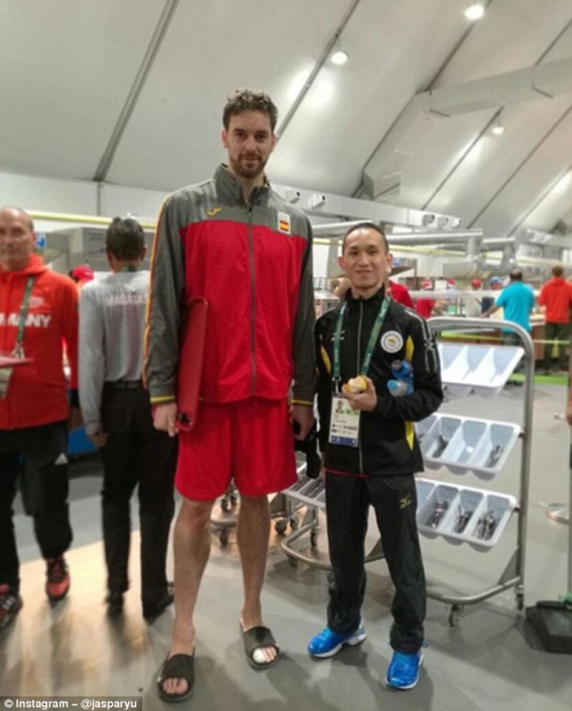 Olympic teams from different countries compete for the funniest post from Rio on social networks