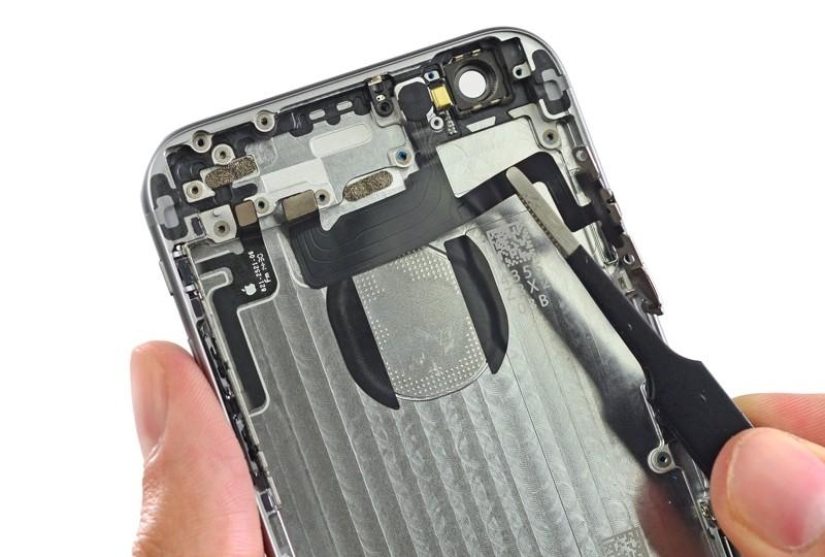 On September 26, sales of the iPhone 6 and iPhone 6 Plus begin in Russia