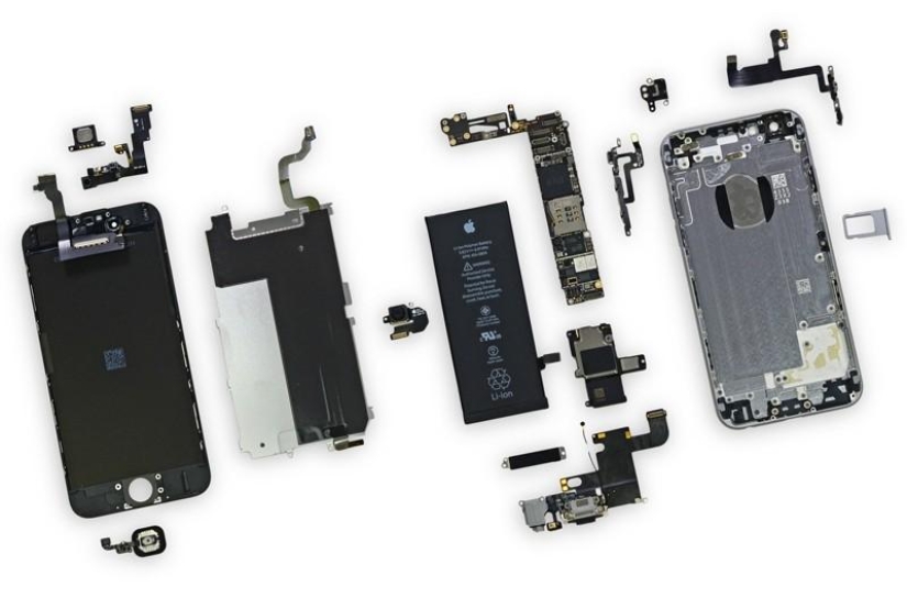 On September 26, sales of the iPhone 6 and iPhone 6 Plus begin in Russia