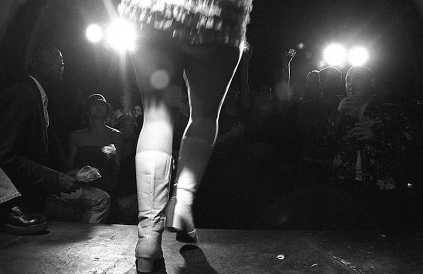 One day burlesque dancer