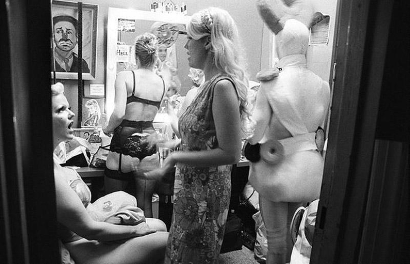 One day burlesque dancer
