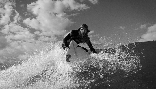 Orthodox surfer
