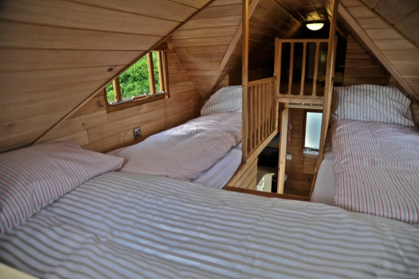 Outdoors in comfort: in a mobile house with an area of only 12 square meters. m there is a place for 5 people Outdoors in comfort: in a mobile house with an area of only 12 square meters. m there is a place for 5 people