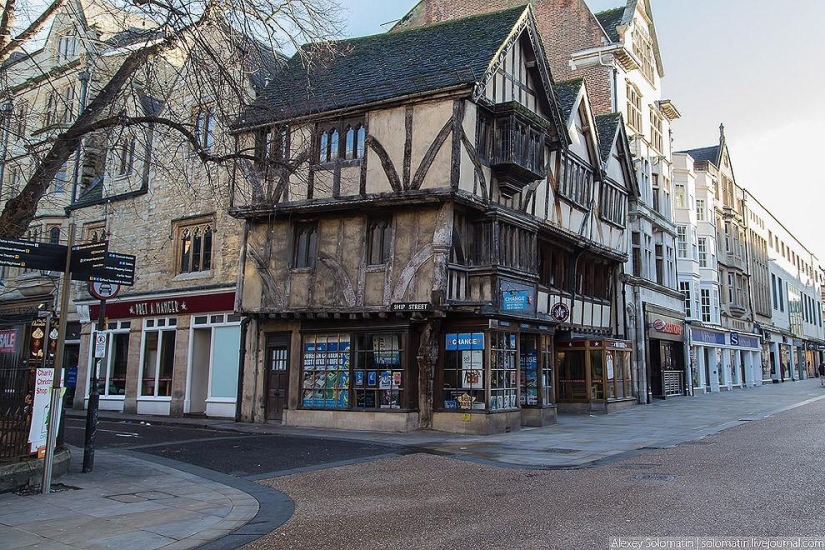 Oxford. Oxford University. Christmas Knowledge Day