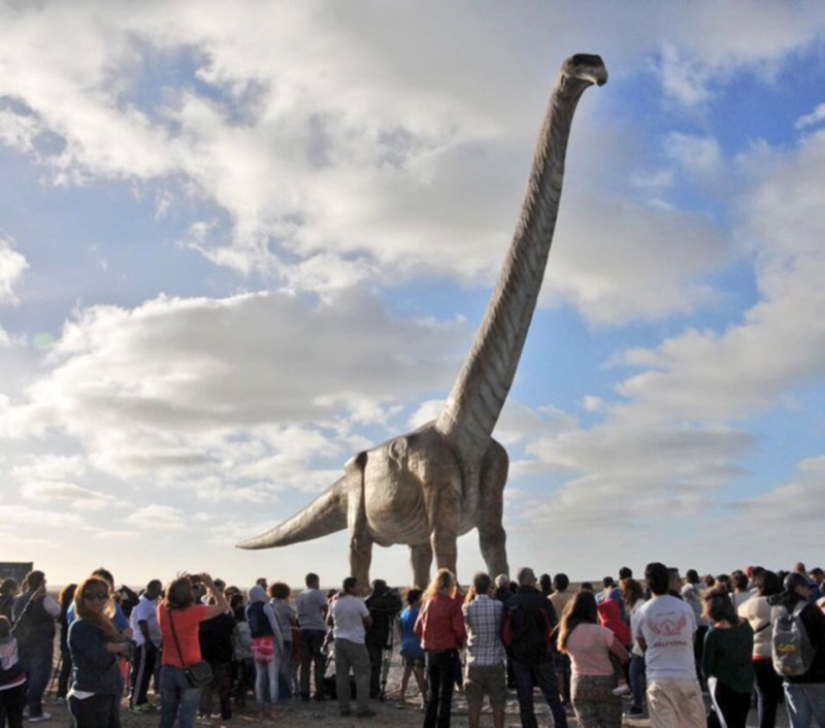 Paleontólogos han desenterrado un dinosaurio del tamaño de un Boeing 737 en la Patagonia