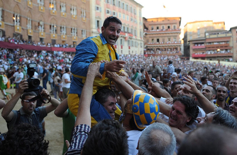 Palio in Siena: horse racing with centuries of tradition
