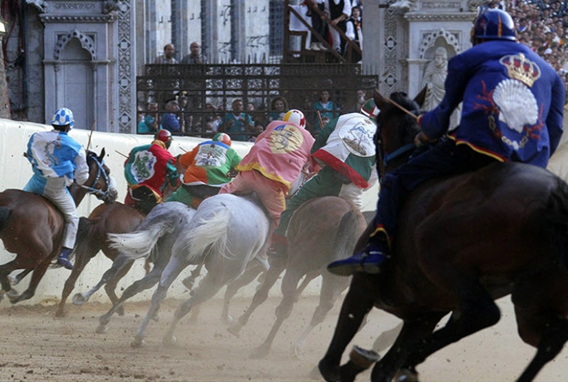 Palio in Siena: horse racing with centuries of tradition