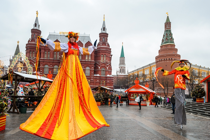 Pancakes with pike caviar and reconstruction of fist fights at the Moscow Maslenitsa Festival