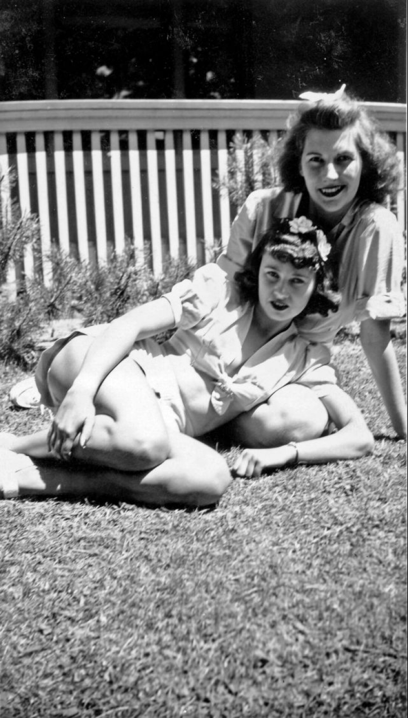 Pantalones cortos con una parte superior recortada: el atuendo de verano favorito de las jóvenes estadounidenses de los años 40