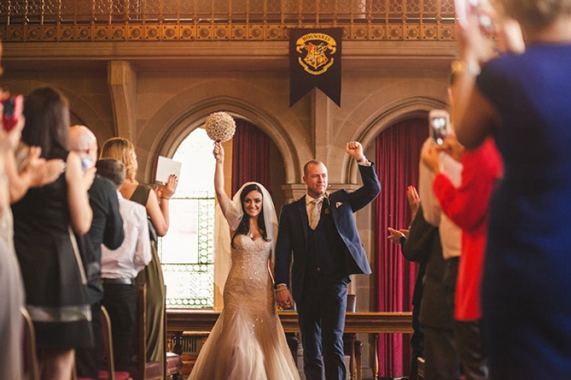 Pareja inglesa se casa al estilo de las novelas de Harry Potter