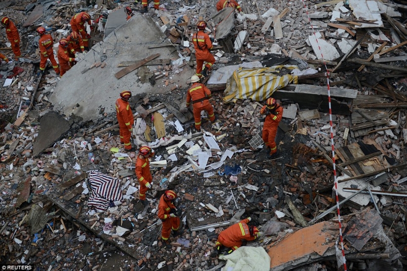 Parents sacrificed their lives by covering their daughter during the collapse of the house Parents sacrificed their lives by covering their daughter during the collapse of the house