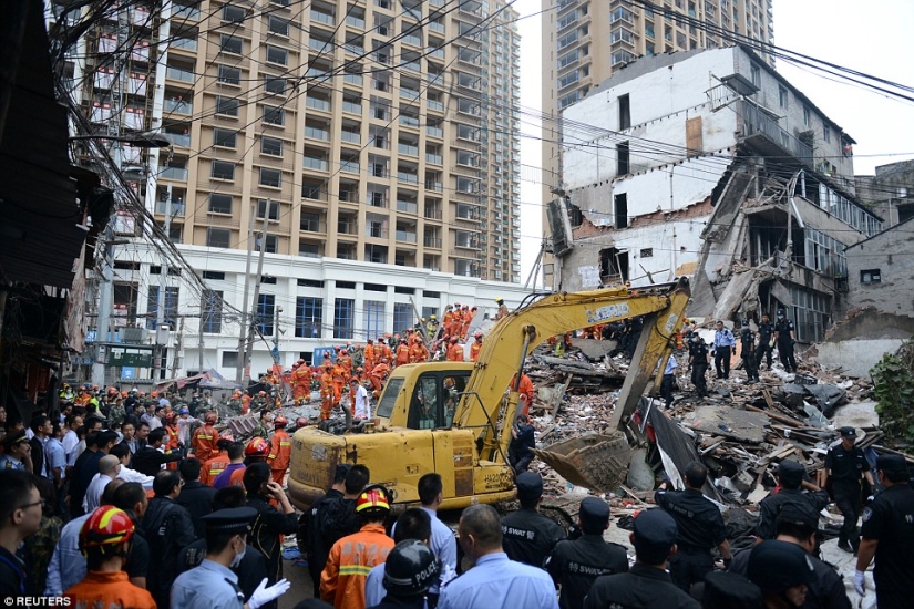Parents sacrificed their lives by covering their daughter during the collapse of the house Parents sacrificed their lives by covering their daughter during the collapse of the house