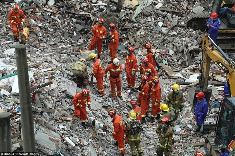 Parents sacrificed their lives by covering their daughter during the collapse of the house Parents sacrificed their lives by covering their daughter during the collapse of the house