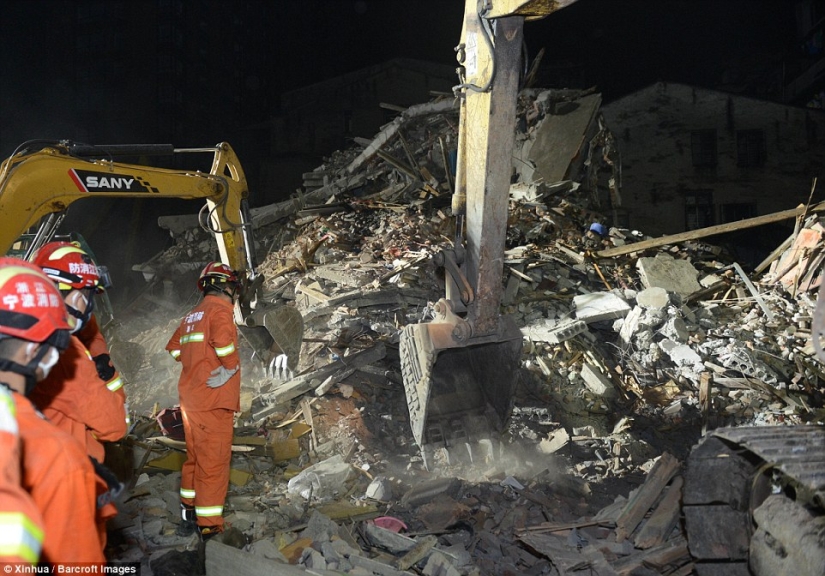 Parents sacrificed their lives by covering their daughter during the collapse of the house Parents sacrificed their lives by covering their daughter during the collapse of the house