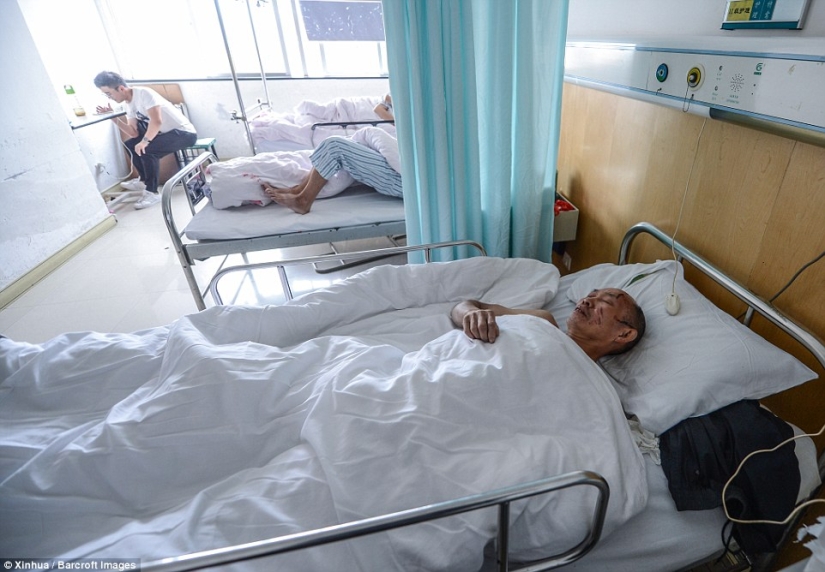 Parents sacrificed their lives by covering their daughter during the collapse of the house Parents sacrificed their lives by covering their daughter during the collapse of the house