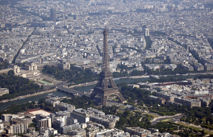 Paris from a bird&#39;s eye view