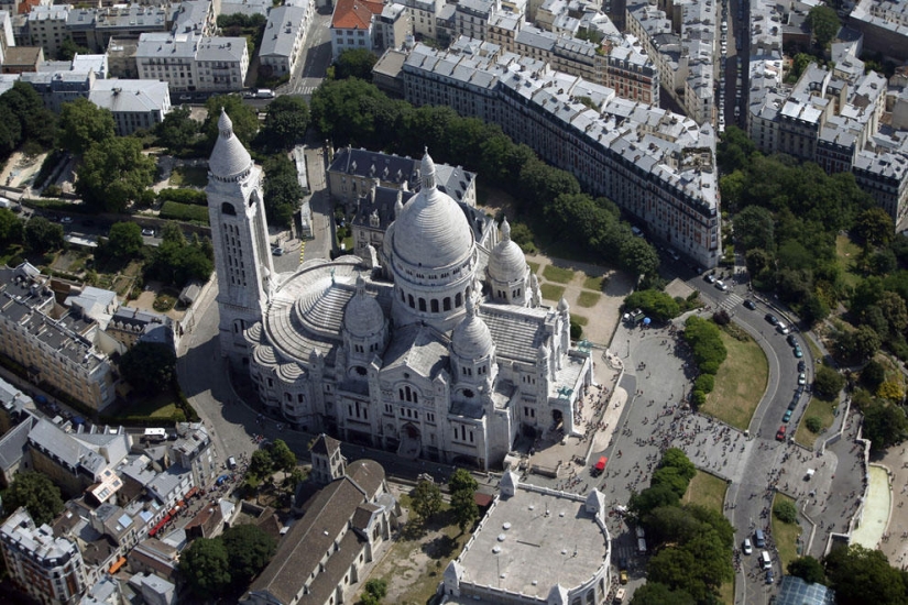 Paris from a bird&#39;s eye view