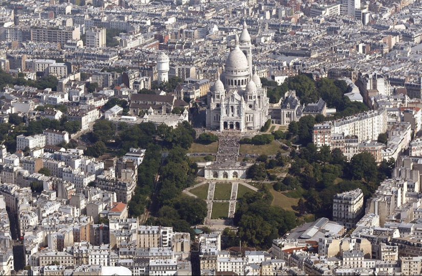 Paris from a bird&#39;s eye view