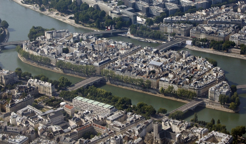 Paris from a bird&#39;s eye view