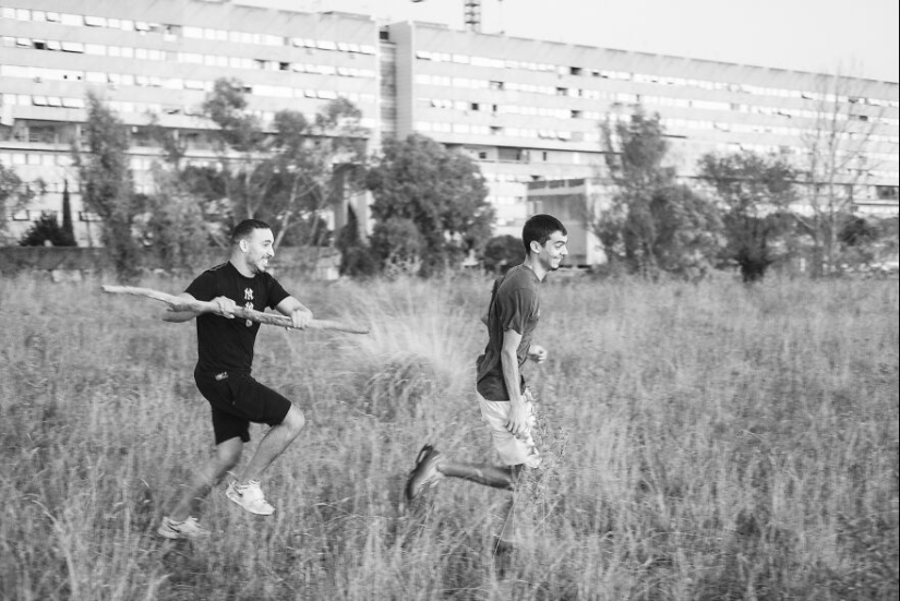 Pasé 6 semanas en el infame barrio romano de Corviale y fotografié a la juventud local