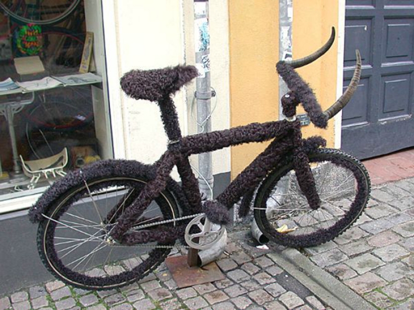 Paseo en bicicleta sobre prejuicios: el ajuste de bicicleta más inusual Paseo en bicicleta sobre prejuicios: el ajuste de bicicleta más inusual